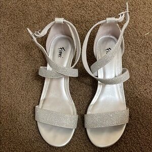 FIONI Clothing Silver Heels Elegant Design